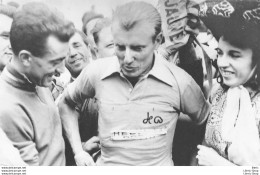 1ère Étape Tour De France 1956 - Reims-Liège - André Darrigade En Jaune, Avec Louison Bobet - Photo Miroir-Sprint 140X90 - Cyclisme