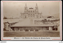 MONACO LE THÉATRE DU CASINO DE MONTE-CARLO PHOTOGRAPHIÉ VERS 1890  PAPIER ALBUMINÉ SUPPORT CARTON 165X108 - Lieux