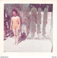 PHOTO ANCIENNE  Portrait De Jeune Femme En Maillot De Bain Swimsuit  - 90X90 - Personnes Anonymes