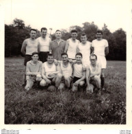 PHOTO ANCIENNE Groupe De 11 Jeunes Hommes # équipe # Football - 85X85 - Personnes Anonymes