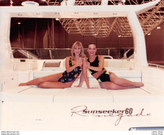 1991 LONDON BOAT SHOW - Models : HELEN KELLY- Right : KAREN CORRADI On Deck Of The Sunseeker 60 Renegade Boat. - Pin-ups