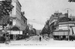 CHARLEVILLE - Magasins Réunis Et Rue Forest - Très Bon état - Charleville
