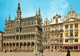 BELGIQUE - Bruxelles - La Grande Place Où Victor Hugo Séjourna Aux Numéros 26-27 En 1852 - Colorisé - Carte Postale - Altri & Non Classificati