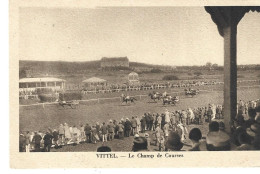Hippisme à VITTEL (88) - Le Champ De Courses  (pendant Une Course Et Public Au Bord De La Piste) - Horse Show