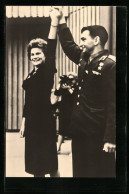 AK Moskau, Weltkongress Der Frauen 1963, Die Erste Kosmonautin Valentina Tereschkowa Mit Valeri Bykowski  - Autres & Non Classés