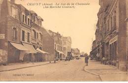 CHAUNY - La Rue De La Chaussée ( Au Marché Couvert ) - Très Bon état - Chauny