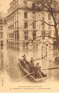 BESANCON - Inondations Des 20 21 Janvier 1910 - Square Saint Amour - Une Barque Du Génie - Très Bon état - Besancon