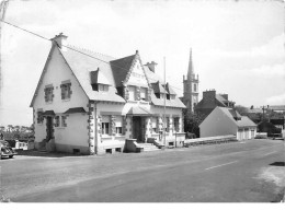 KERITY - L'Hôtel De Ville Et L'Eglise - Très Bon état - Sonstige & Ohne Zuordnung