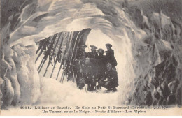 L'Hiver En Savoie - En Skis Au Petit Saint Bernard - Un Tunnel Sous La Neige - Poste D'Hiver -Les Alpins - Très Bon état - Other & Unclassified