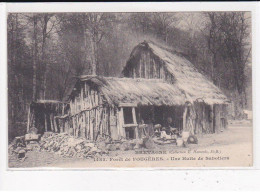 FOUGERES : La Forêt, Une Hutte De Sabotiers - Très Bon état - Fougeres