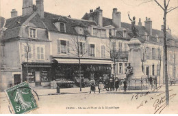 COSNE - Statue Et Place De La République - Très Bon état - Cosne Cours Sur Loire