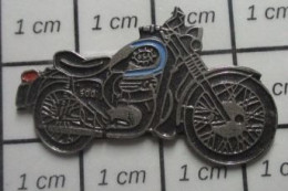 711e Pin's Pins : BEAU ET RARE : MOTOS / MOTOS BSA NOIRE ET BLEUE - Motorfietsen