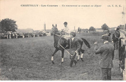 CHANTILLY - Les Courses - Un Concurrent Se Rendant Au Départ - Très Bon état - Chantilly
