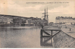 SAINT VALERY EN CAUX - Le Bassin à Flot Et L'Hôtel De La Paix - Très Bon état - Saint Valery En Caux