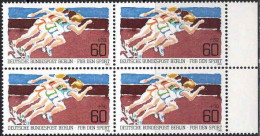Berlin Poste N** Yv:625 Mi:664 Course à Pied Bloc De 4 Bord De Feuille - Unused Stamps