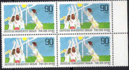 Berlin Poste N** Yv:626 Mi:665 Volley-ball Bloc De 4 Bord De Feuille - Unused Stamps