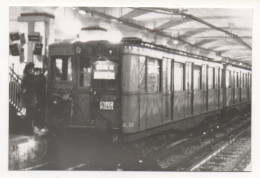 MÉTRO DE PARIS 04/1983 . UNE RAME SPRAGUE ARRIVE À LA STATION PORTE SE ST. CLOUD - Subway