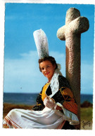CPSM Jeune Fille En Costume De Bigoudène - Penmarch