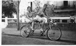 Photo Vintage Paris Snap Shop -couple Bicyclette Bicycle Tandem  SAINT SERVAN - Other & Unclassified