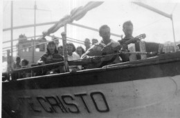 Photographie Photo Vintage Snapshot MARSEILLE Bateau Boat Touriste Tourist - Boten