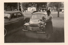 Photographie Photo Vintage Snapshot Femme Women Enfant Child Voiture Car  - Automobile