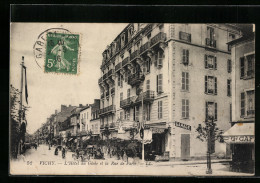 CPA Vichy, L`Hotel Du Globe Et La Rue De Paris  - Vichy