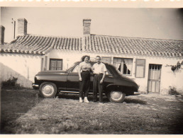 Photographie Photo Vintage Snapshot ST JEAN DE MONTS Couple Voiture Car Maison  - Automobile