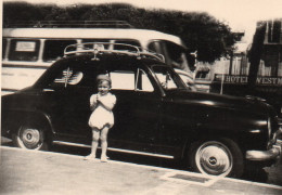 Photographie Photo Vintage Snapshot Enfant Child Voiture Car  - Automobiles