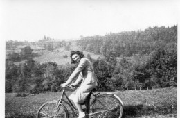 Photo Vintage Paris Snap Shop - Femme Bicyclette Velo Bicycle - Autres & Non Classés