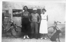 Photo Vintage Paris Snap Shop - Catacombes De Vitry Bicyclette Femme - Lieux