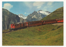 FURKA-OBERALP-BAHN LE GLACIER EXPRESS SUR LE COL DE L'OBERALP AVEC LE SUSTENHORN ET LE SALBITSCHIJEN - Trains