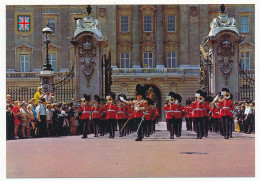 CPSM 10.5 X 15  Grande Bretagne Angleterre (221) LONDON The Queen's Guards Parade  Londres La Parade De La Garde De La * - Autres & Non Classés