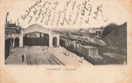 Vierzon * La Gare * Train Wagons * Ligne Chemin De Fer - Vierzon