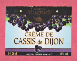 Etichetta Usata, Used Label- AUGUSTE MUGNIOT, CREME DE CASSIS De DIJON, Liqueur. 115x 84mm - Alcoli E Liquori