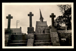 22 - PLOUGRESCANT - LES TROIS CROIX DE ST-GONERY ET L'EGLISE - Plougrescant