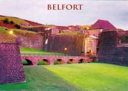90 -  BELFORT - La Porte De Brisach Au Crépuscule - Belfort - Stadt