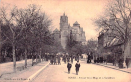 12 - Aveyron -  RODEZ - Avenue Victor Hugo Et La Cathedrale - Rodez