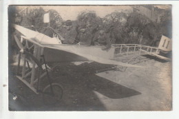CARTE PHOTO D'un Monoplan Avec Des Militaires A Bord - ....-1914: Précurseurs