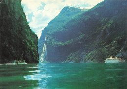 NORVEGE - Geiranger - Sailing Towards The Waterfalls "The Seven Sistesr"- Colorisé - Carte Postale - Norvège