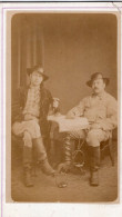 Photo CDV De Deux Hommes ( Des Mineurs En Tenue De Travail ) Posant Dans Un Studio Photo - Alte (vor 1900)