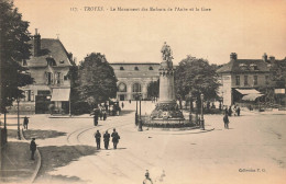 Troyes * Place * Le Monument Des Enfants De L'aube Et La Gare * Café Hôtel De La Gare - Troyes