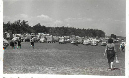 Anonymous Persons Souvenir Photo Social History Format Ca. 6 X 9 Cm Event Parking Lot - Anonymous Persons