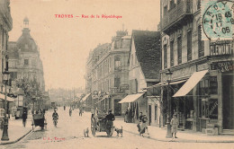 Troyes * La Rue De La République * Commerces Magasins - Troyes