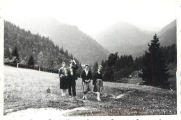Anonymous Persons Souvenir Photo Social History Format Ca. 6 X 9 Cm Family Mountain Hike - Anonymous Persons