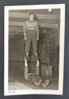 Photo Ancienne Homme équilibre équilibriste - Sport