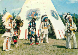 Indiens - Chefs Indiens Devant Un Tipi - Chiefs - CPM - Voir Scans Recto-Verso - Indios De América Del Norte