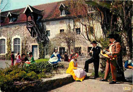 Folklore - Costumes - Folklore Bourbonnais - Groupe Vichy Et Ses Sources - En écoutant Un Vieil Air Bourbonnais - CPM -  - Costumes