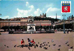 69 - Lyon - Place Bellecour - Statue équestre De Louis XIV - Pigeons - Blasons - Flamme Postale - CPM - Voir Scans Recto - Other & Unclassified