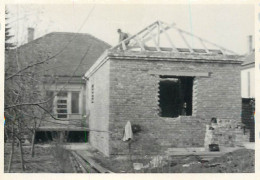 Anonymous Persons Souvenir Photo Social History Format Ca. 6 X 9 Cm House Under Construction - Anonyme Personen