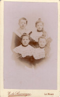 Photo CDV De Trois Jeune Fille élégante Avec Un Jeune Garcon Posant Dans Un Studio Photo Au Mans - Alte (vor 1900)